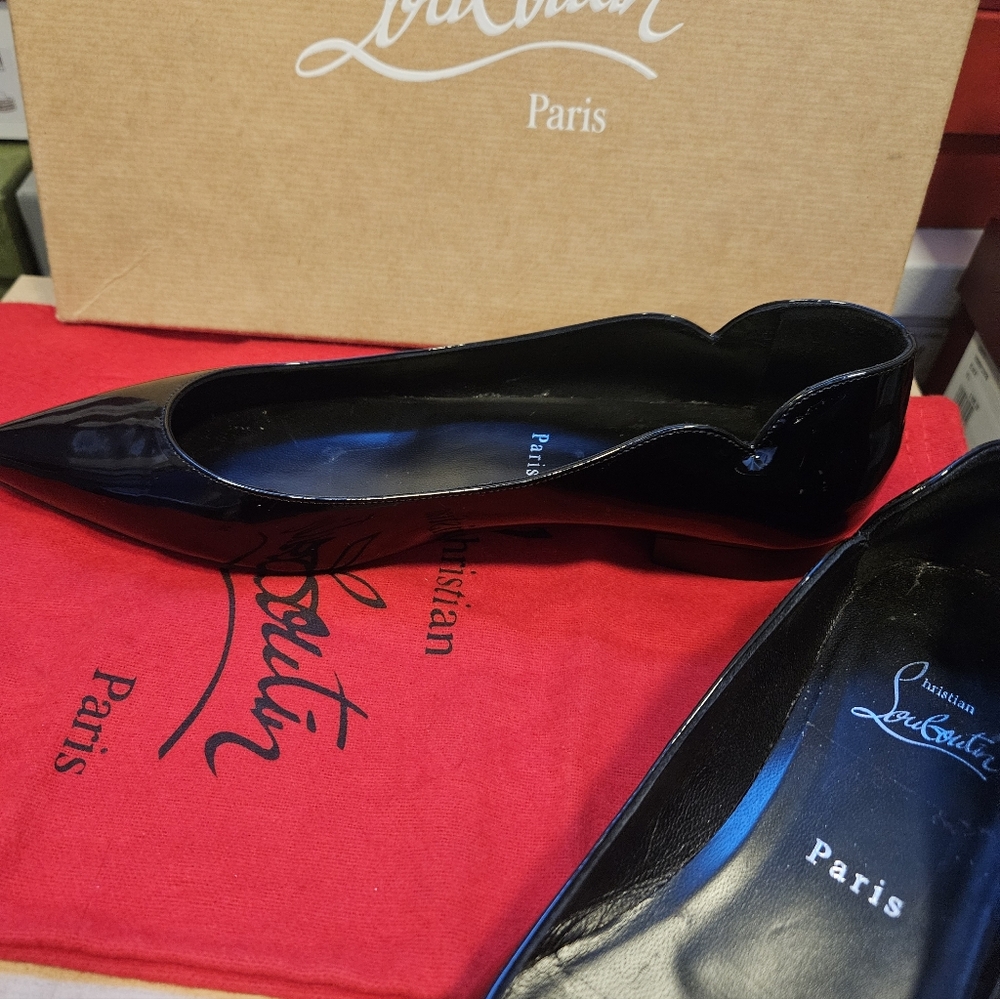 Christian Louboutin HOT CHICKITA Scallop Patent Ballerina Flats Black -Size 38.5 - Picture 4 of 9